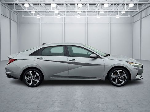 Certified 2023 Hyundai Elantra SEL w/ Convenience Package image 7