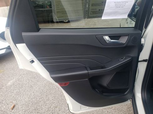 Used 2025 Ford Escape Platinum w/ Premium Technology Package image 12