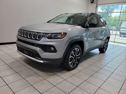 Certified 2022 Jeep Compass Limited AWD/4WD image 3