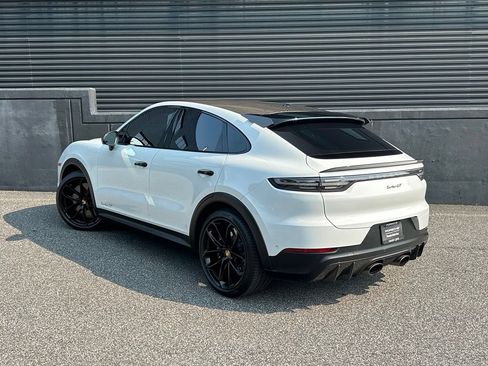 Certified 2023 Porsche Cayenne Turbo GT AWD/4WD image 3