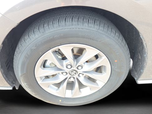 Certified 2024 Toyota Sienna XLE FWD image 20