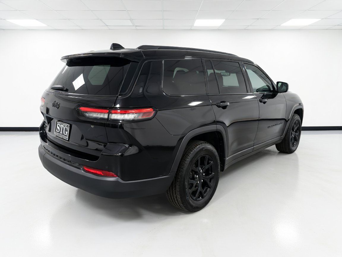 Used 2024 Jeep Grand Cherokee L Laredo AWD/4WD image 4