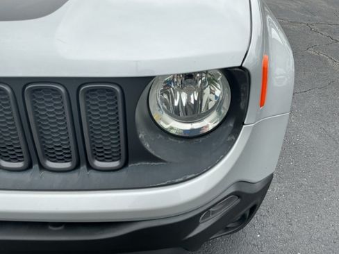 Used 2017 Jeep Renegade Trailhawk AWD/4WD image 30
