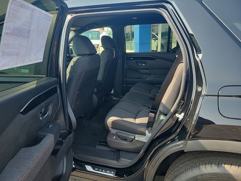 New 2025 Honda Pilot Sport image 12