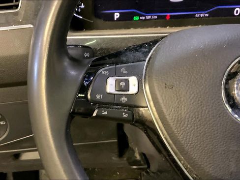 Used 2020 Volkswagen Tiguan SEL image 23