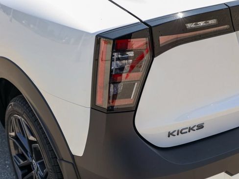 New 2026 Nissan Kicks SR FWD image 7