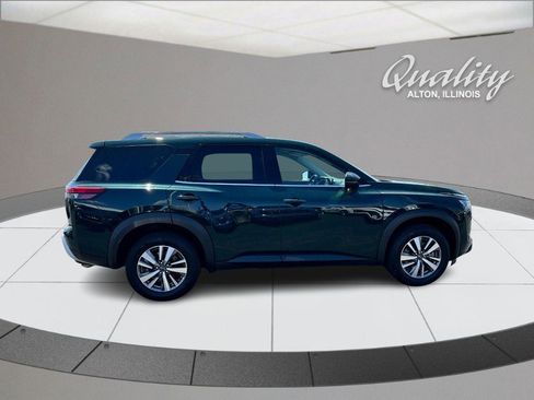 Used 2025 Nissan Pathfinder SL AWD/4WD image 3