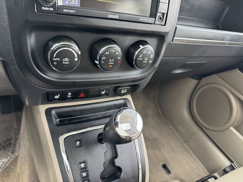 Used 2017 Jeep Patriot High Altitude AWD/4WD image 21