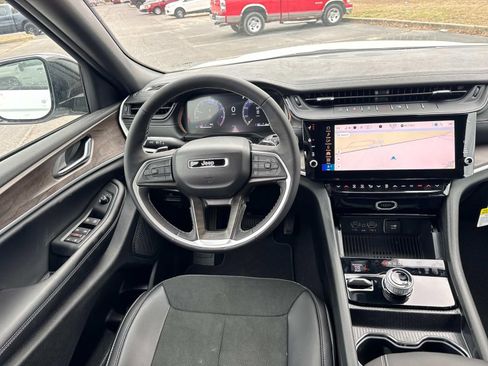 New 2026 Jeep Grand Cherokee Altitude AWD/4WD image 18