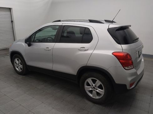 Used 2021 Chevrolet Trax LT w/ LT Convenience Package FWD image 3