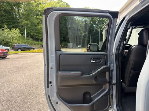 Used 2023 Nissan Frontier PRO-4X w/ Pro Convenience Package AWD/4WD image 12
