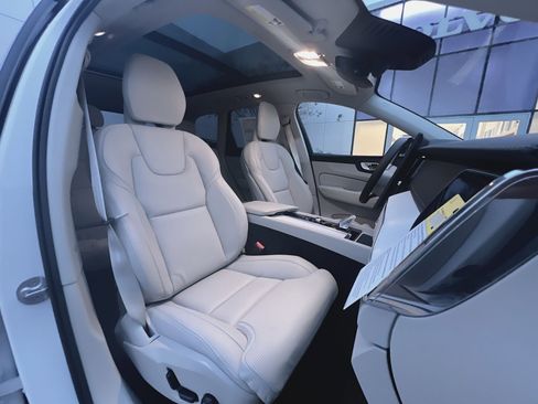 New 2026 Volvo XC60 B5 Ultra w/ Protection Package Premier image 27