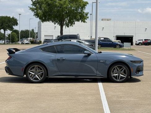Used 2025 Ford Mustang GT Premium RWD image 3