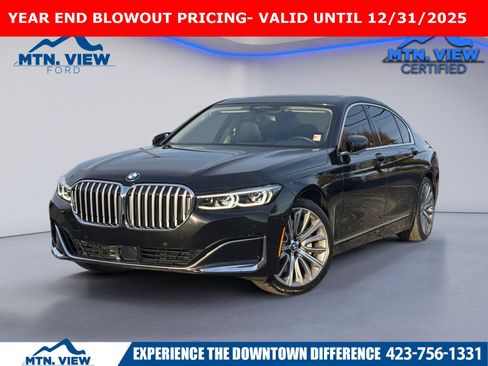 Used 2022 BMW 750i xDrive w/ Luxury Rear Seating Package image 2