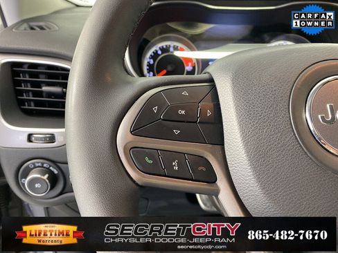 Used 2022 Jeep Cherokee Latitude Lux w/ Sun & Sound Group image 15