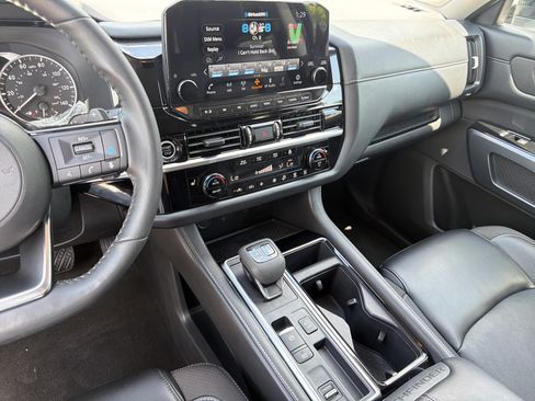 Used 2024 Nissan Pathfinder SL w/ SL Premium Package FWD image 35