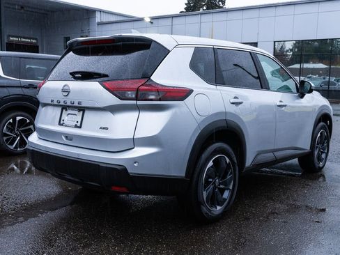 Used 2025 Nissan Rogue SV image 6
