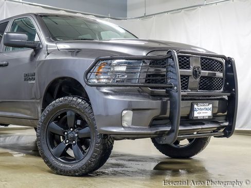 Used 2019 RAM 1500 Express w/ Express Value Package image 3