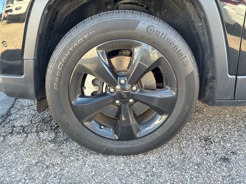 Used 2023 Jeep Cherokee Altitude Lux w/ Lux Elite Package image 10