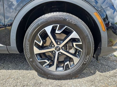 Certified 2023 Kia Sportage EX AWD/4WD image 9