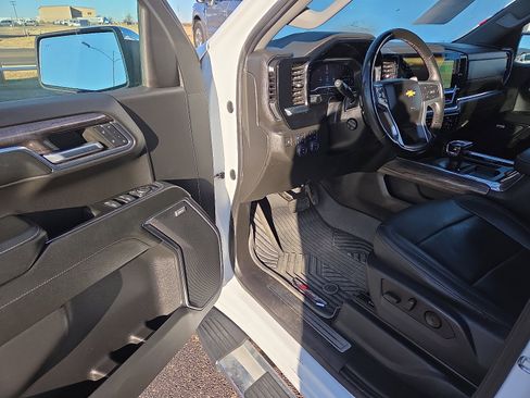 Used 2024 Chevrolet Silverado 1500 LTZ image 11