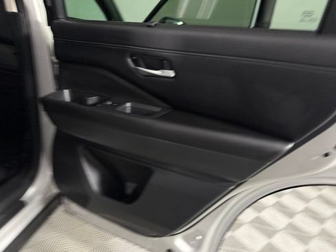 Used 2025 Nissan Pathfinder SL FWD image 29