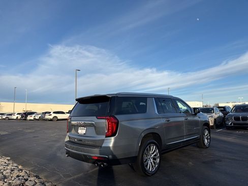 Used 2023 GMC Yukon XL Denali image 5