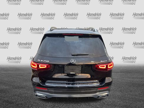 Used 2022 Mercedes-Benz GLB 250 4MATIC image 9