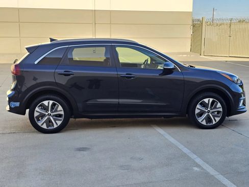 Used 2020 Kia Niro EX FWD image 4