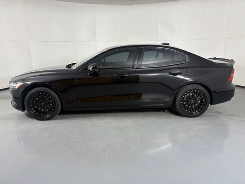 Used 2020 Volvo S60 T5 Momentum FWD image 5