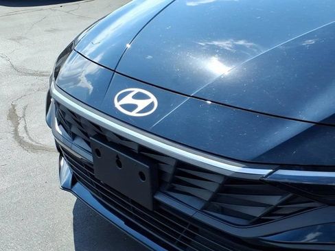Used 2025 Hyundai Elantra Sport FWD image 33