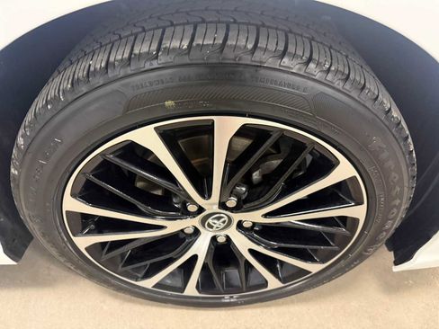 Certified 2020 Toyota Camry SE FWD image 11