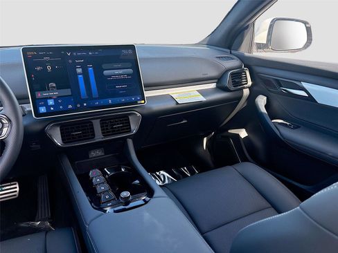 New 2025 VinFast VF 8 Plus image 24