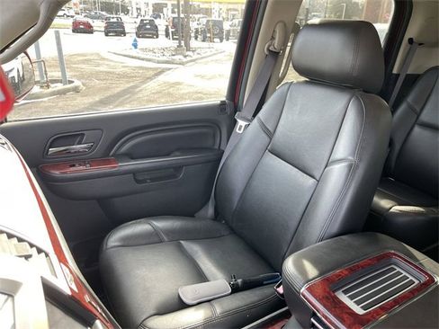 Used 2014 Cadillac Escalade Premium image 25