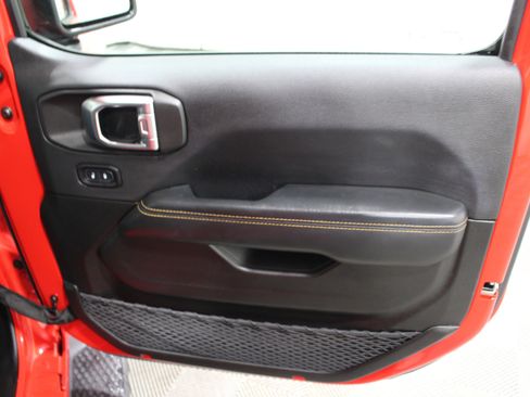 Used 2025 Jeep Wrangler Unlimited Sahara AWD/4WD image 25
