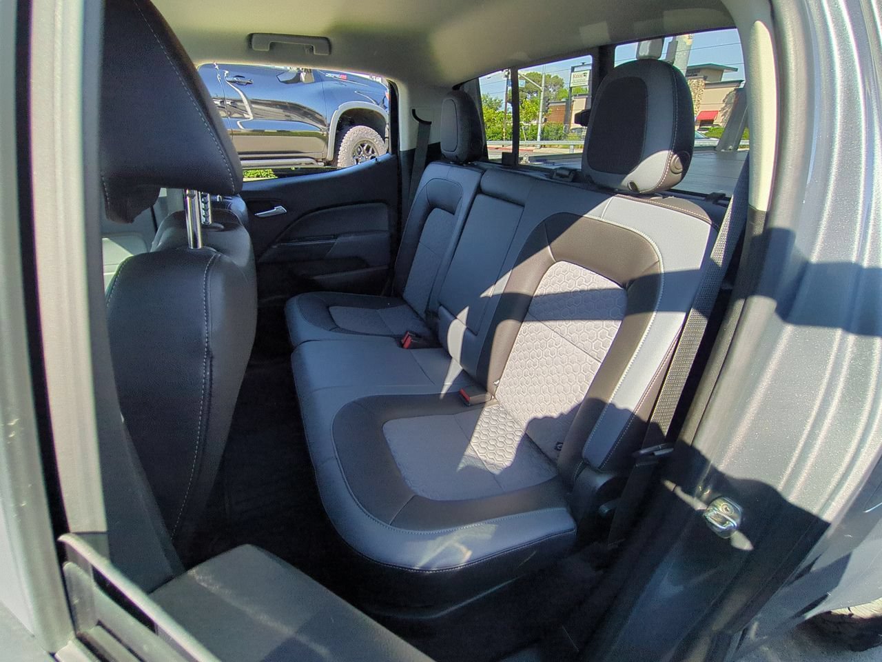 Used 2018 Chevrolet Colorado Z71 AWD/4WD image 23