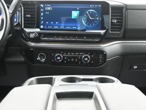 Used 2023 Chevrolet Silverado 1500 LT AWD/4WD image 16