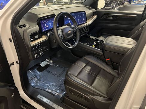 Used 2025 Chevrolet Suburban High Country AWD/4WD image 10