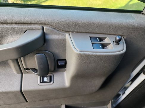 Used 2023 GMC Savana 2500 w/ Driver Convenience Package image 40