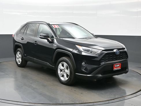 Used 2021 Toyota RAV4 XLE AWD/4WD image 3