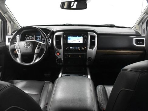 Used 2017 Nissan Titan SL image 6
