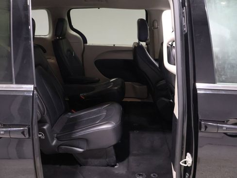 Used 2022 Chrysler Pacifica Touring-L image 21