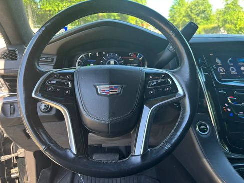 Used 2017 Cadillac Escalade Platinum AWD/4WD image 31