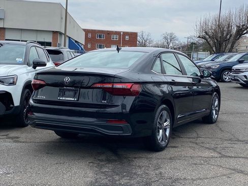 Certified 2024 Volkswagen Jetta SE image 3