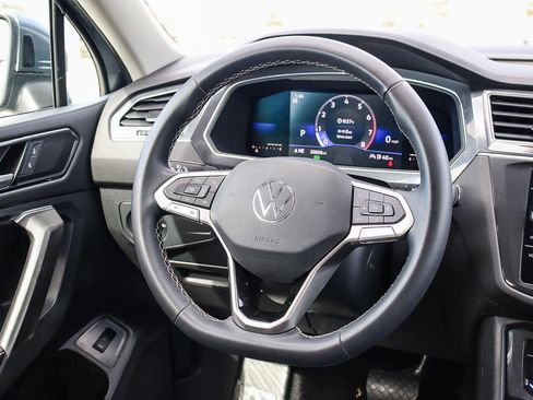 Used 2022 Volkswagen Tiguan SE image 15