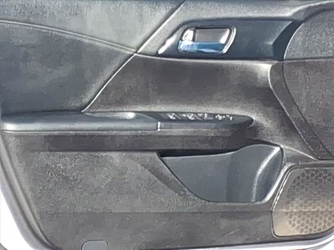 Used 2015 Honda Accord Sport image 17