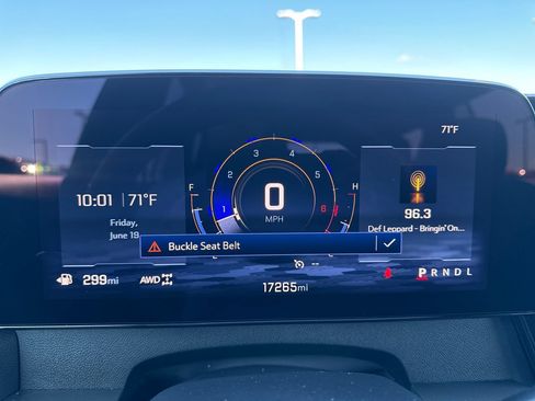 Used 2025 Chevrolet Traverse LT AWD/4WD image 19