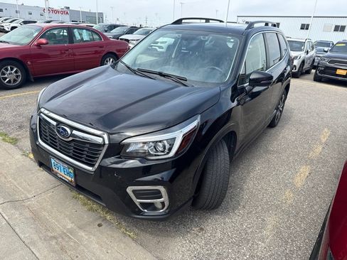 Used 2020 Subaru Forester Limited w/ Popular Package #3 AWD/4WD image 3