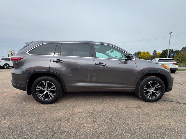 Used 2017 Toyota Highlander XLE AWD/4WD image 8