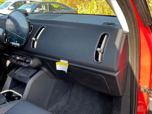 Certified 2025 MINI Cooper Countryman S w/ Comfort Package Max image 18